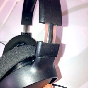 Brand new never been worn steelseries head set for gaming. Has built in mic!